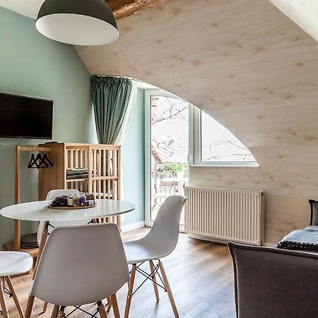 Harmonia Apartman Erkellyel Es Szaunaval 블로톤퓌레드 외부 사진