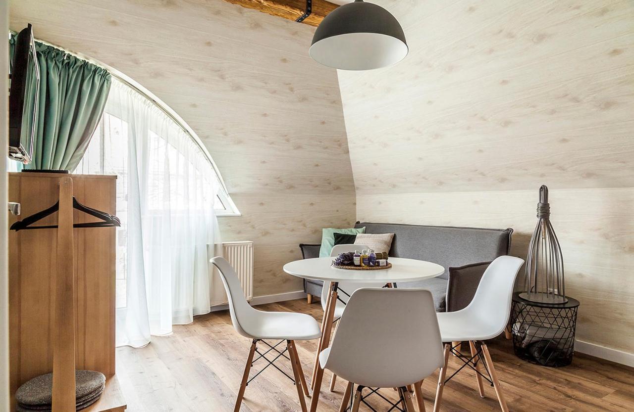 Harmonia Apartman Erkellyel Es Szaunaval 블로톤퓌레드 외부 사진