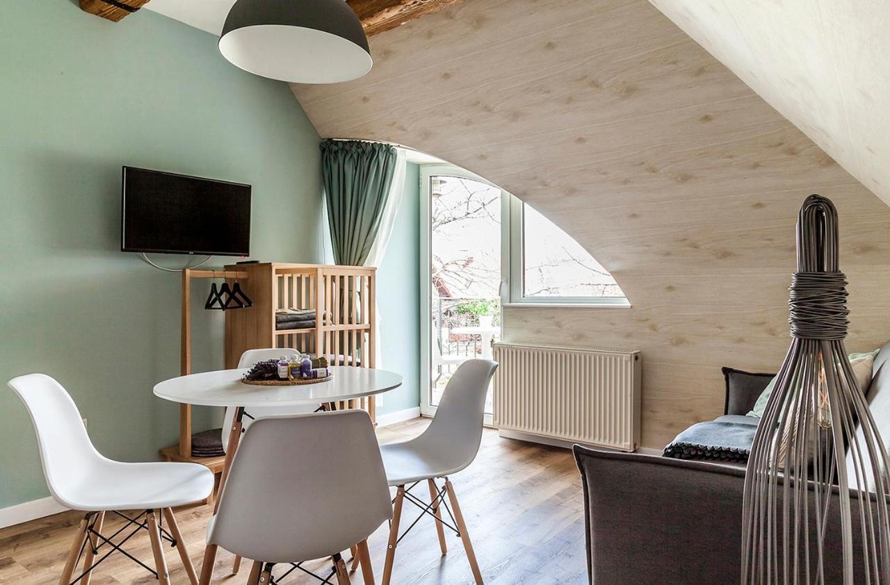 Harmonia Apartman Erkellyel Es Szaunaval 블로톤퓌레드 외부 사진